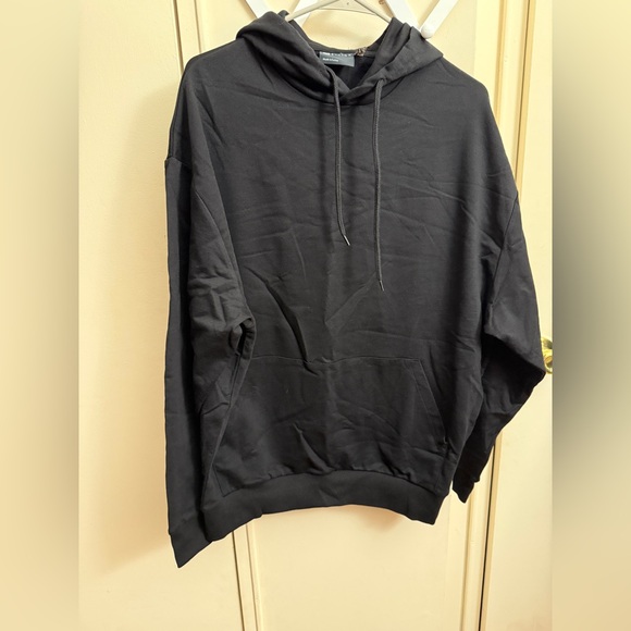 ASOS DESIGN oversized hoodie in black with back face design - Picture 1 of 4